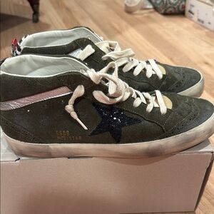 Golden Goose Dark Green mid star Sneakers with Black Star